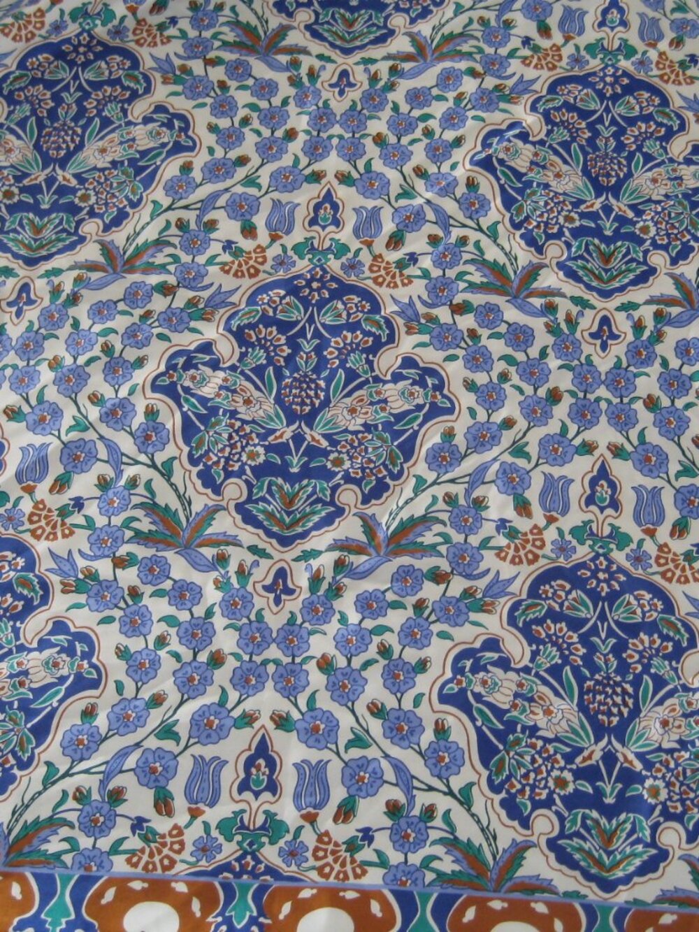 WILLIAM MORRIS DESIGN 31" SQUARE SILK SCARF METROPOLITAN MUSEUM OF ART - Picture 3 of 3